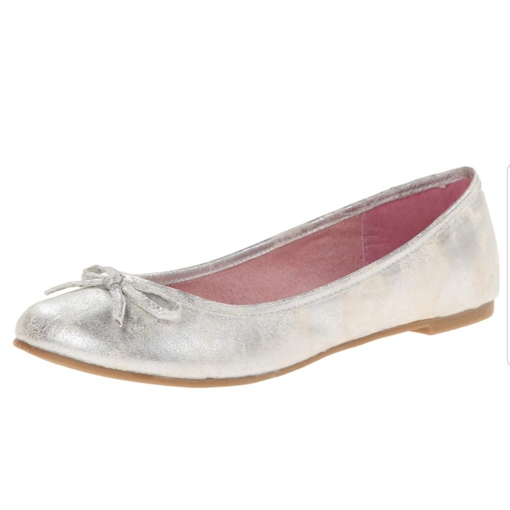 *SOLD* Chinese Laundry Silver Distressed Flats